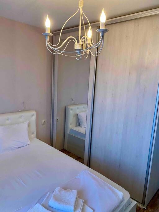 Stylish Magenta Apartment - Terrace & Free Parking โซเฟีย ภายนอก รูปภาพ