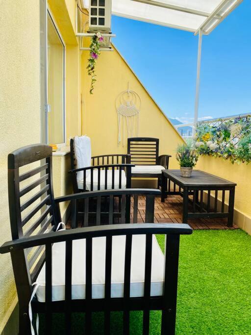 Stylish Magenta Apartment - Terrace & Free Parking โซเฟีย ภายนอก รูปภาพ