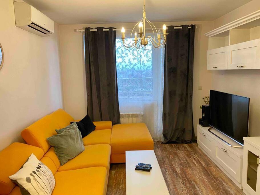 Stylish Magenta Apartment - Terrace & Free Parking โซเฟีย ภายนอก รูปภาพ