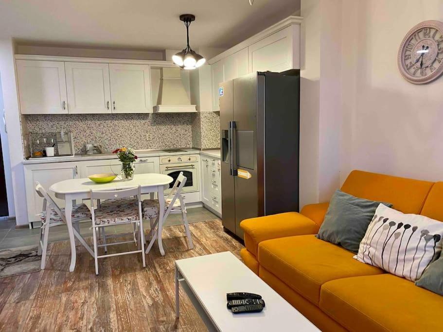 Stylish Magenta Apartment - Terrace & Free Parking โซเฟีย ภายนอก รูปภาพ